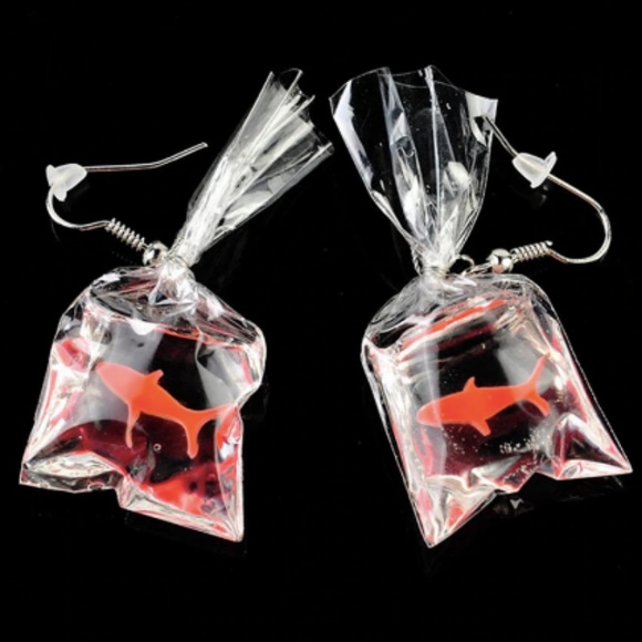 Jewelry - New, goldfish in water bag dangle earrings